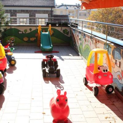 Eine große Terasse-01